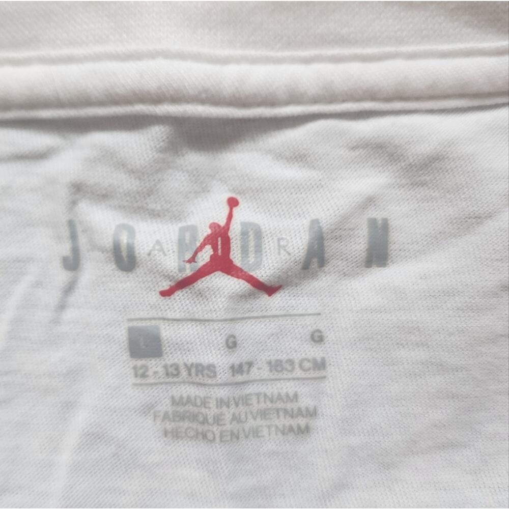 Air Jordan Boy's White Short Sleeve Crewneck Logo Graphic T-Shirt Large L 12-13 - Picture 4 of 8